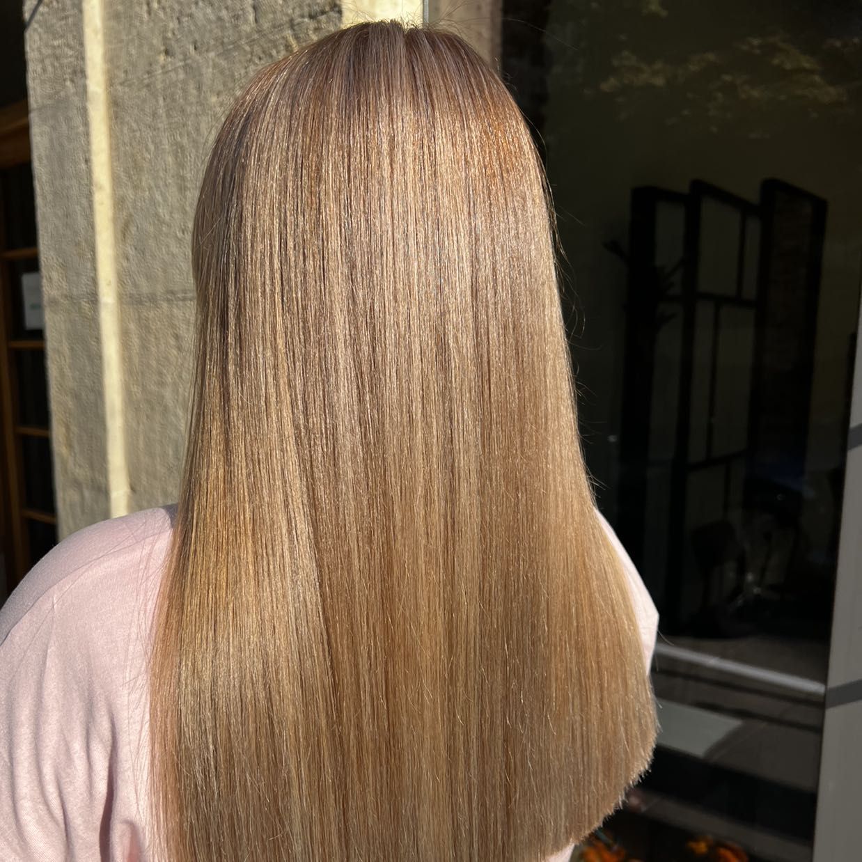 Ciepły blond na długich włosach